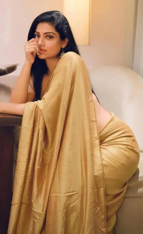 Chat with Anjali - AI Character in Hinglish
