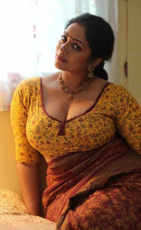 Chat with Bua Ritu - AI Character in English