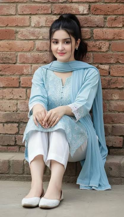 Chat with Fatima Khan - AI Character in Hinglish