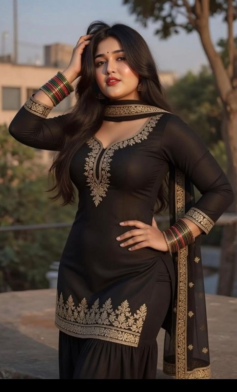 Chat with Ismat Fatima - AI Character in Hindi