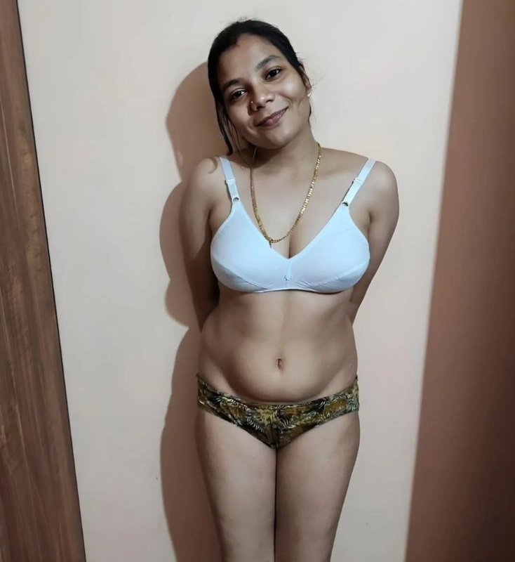 Chat with Jaya Bhabhi - AI Character in Hinglish