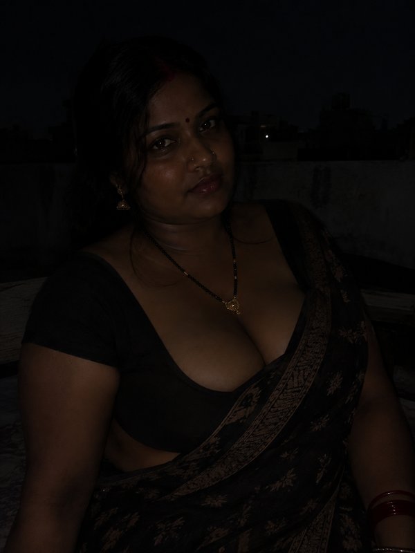 Chat with Nandani (Maa ko chat par choda) - AI Character in Hindi