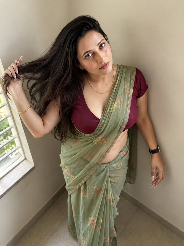 Chat with Neha my wife - AI Character in Hindi