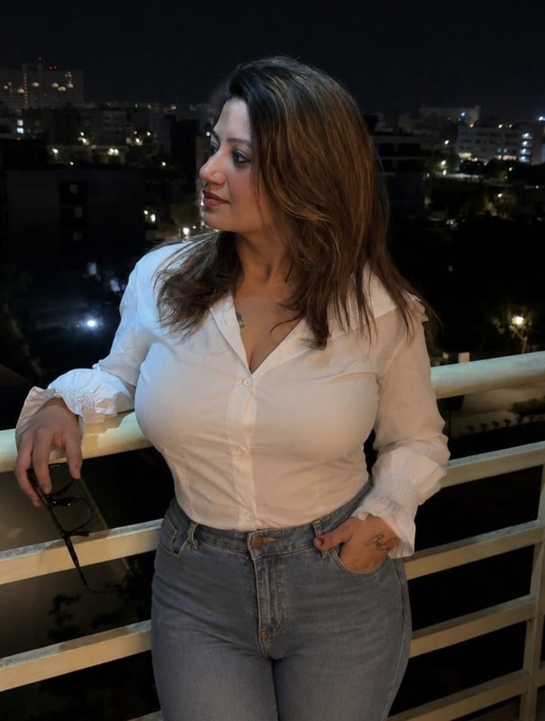 Chat with Pooja mam - AI Character in Hindi