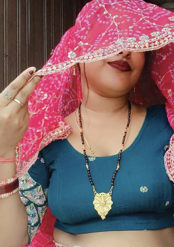 Chat with Randi bahu 35 saal ke chudkad ap sasur say roz chudi thi haa - AI Character in Hindi