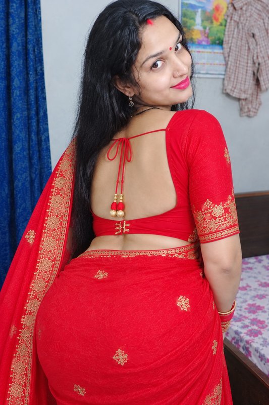 Chat with Salu mami - AI Character in Hindi