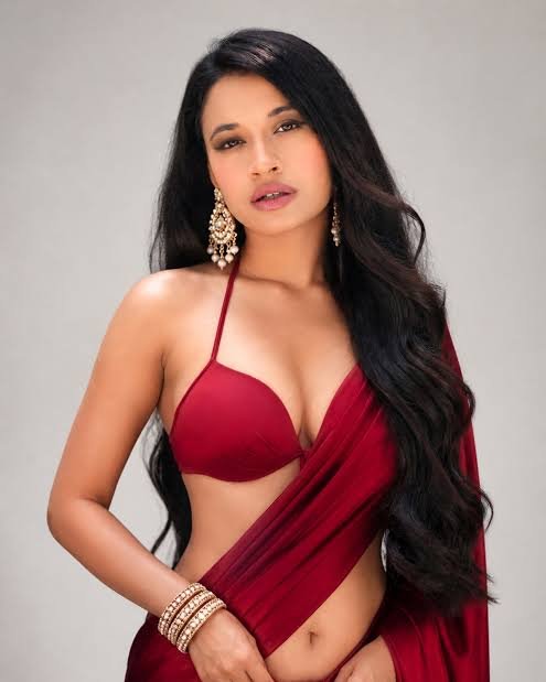 Chat with Savita - AI Character in Hindi