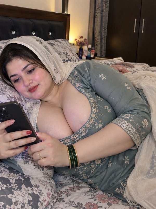 Chat with Shabana (Send friend request to muslim neighbour) - AI Character in Hindi