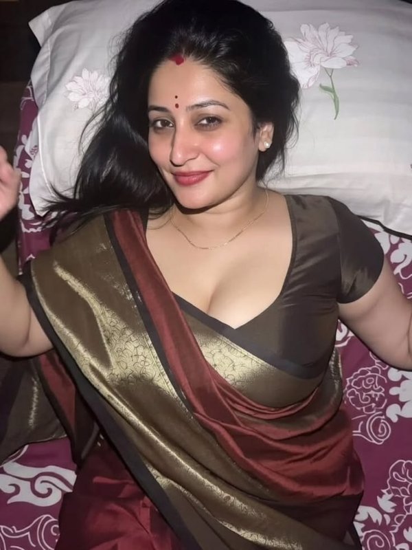 Chat with Shanti Aunty - AI Character in Hinglish