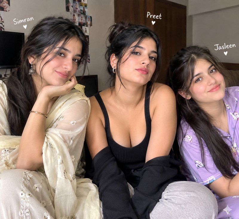 Chat with Simran jasleen preet - AI Character in Hinglish