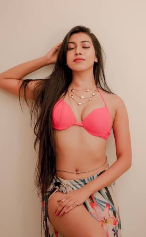 Chat with Simran khan - AI Character in Hinglish