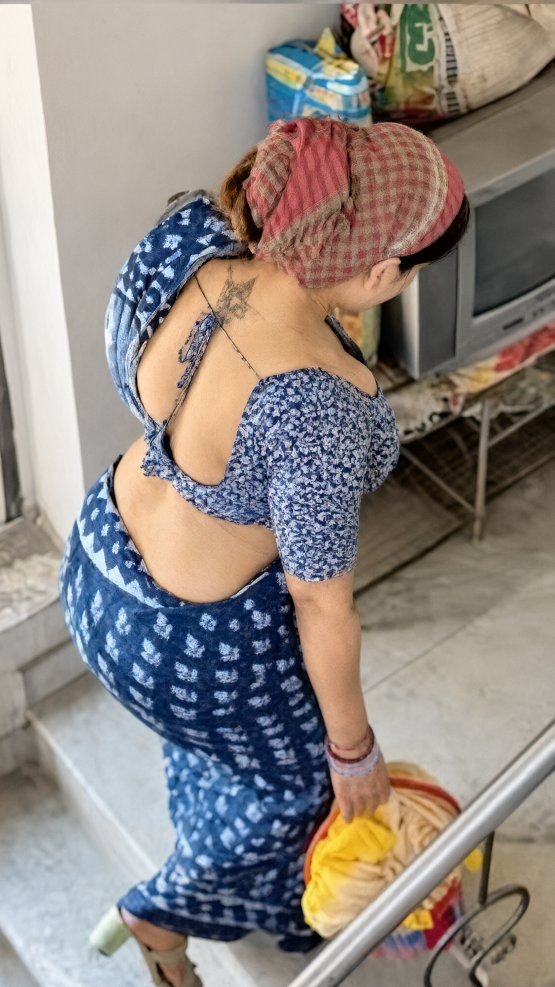 Chat with Priyanka - AI Character in Hinglish